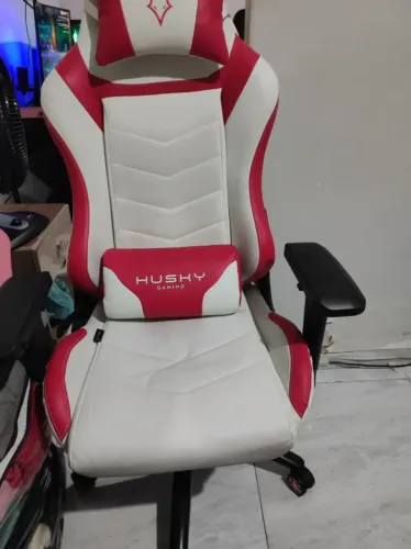 Cadeira gamer branca e rosa husky Com Almofadas, Reclinável, Descanso de Braço 3D