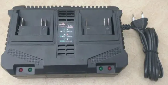 Recarregador. Carregador duplo Makita. 21v.