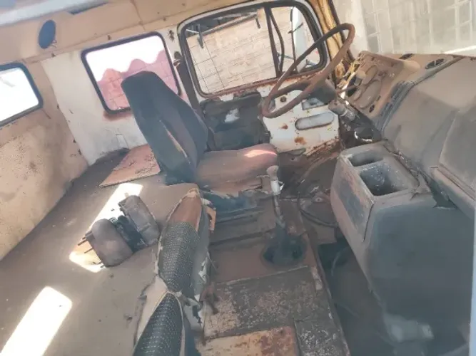 Caminhão Usado Preço a combinar