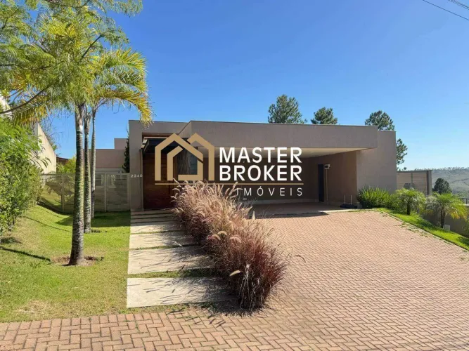 Casa linear em estilo contemporâneo, mobiliada, 4 quartos, 2 suítes, 4 banheiros, piscina,