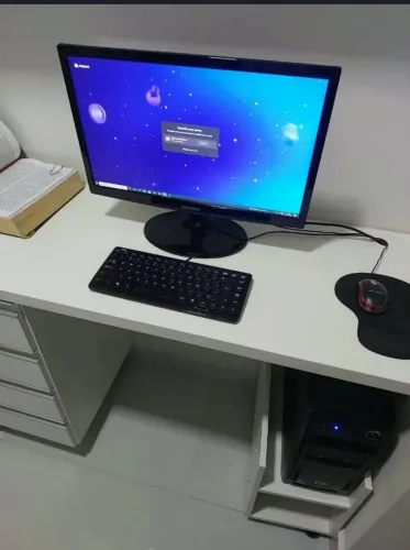 Computador completo intel com 500 gb de armazenamento e 2 gb de ram