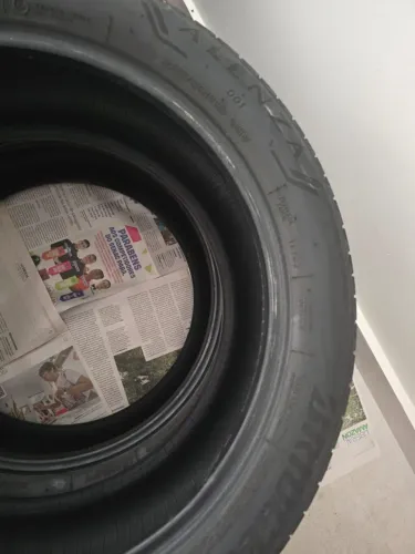 Vende- se 04 Pneus semi novos 225/50/R18 95 V Bridgestone 