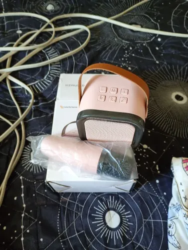 Caixa de som com microfone