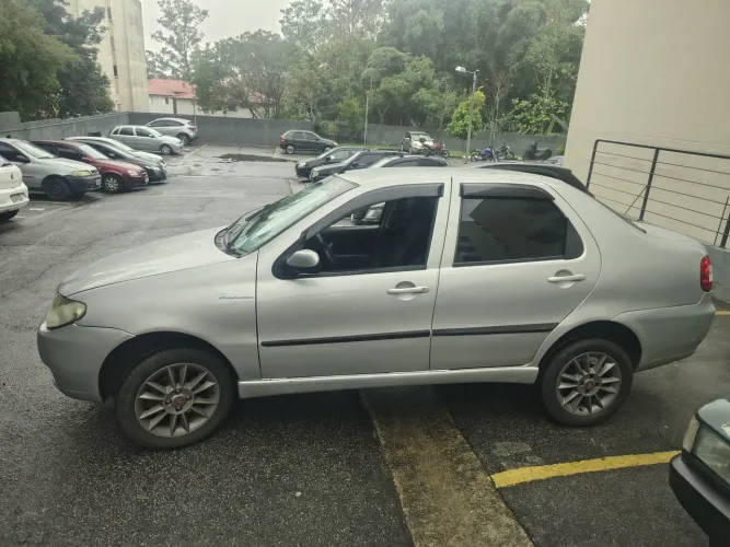 Fiat Siena HLX 1.8 MPI Flex 8V 4P 2007