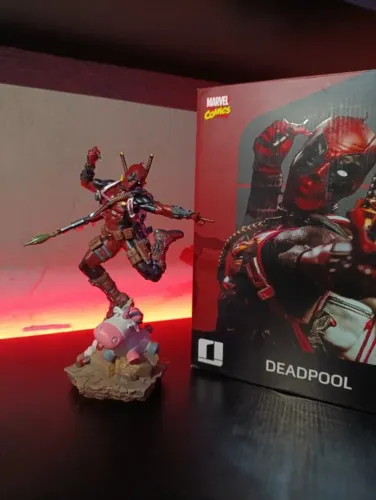 Deadpool Deluxe - Marvel Comics - Art Scale 1/10 da Iron Studios.