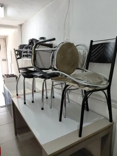 Mesa e cadeira novas barato