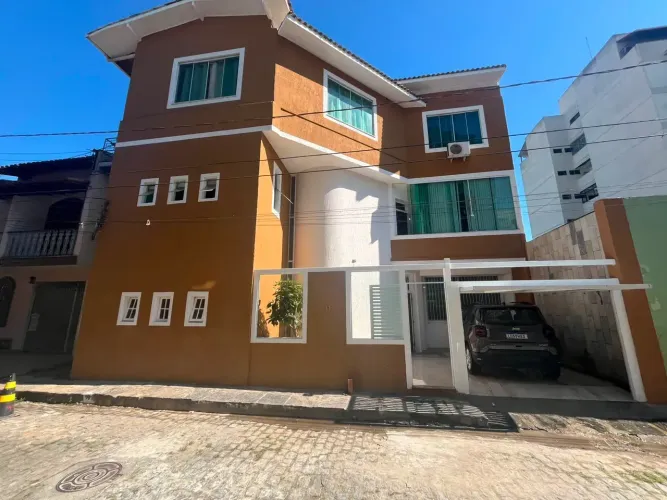 Imóvel para aluguel possui 250 metros quadrados com 5 quartos em Centro - Macaé - RJ