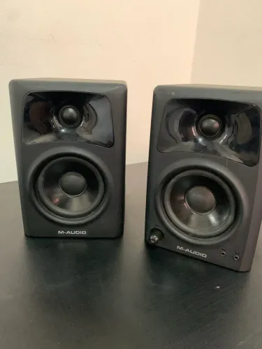 Monitores de áudio M-AUDIO AV42