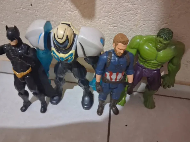 Bonecos marvel
