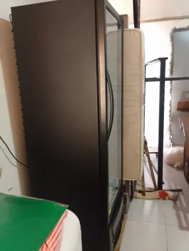 Freezer preto vertical