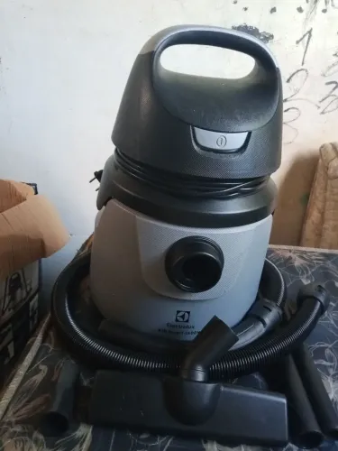 Vendo esse aspirador de pó por 300