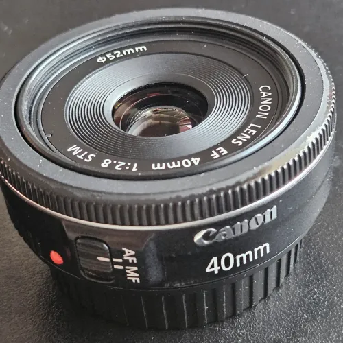 Lente Canon EF 40mm 1:2.8 STM