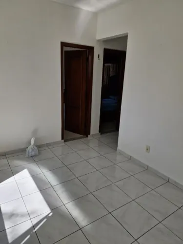 Alugo apartamento no edifício Ajuricaba