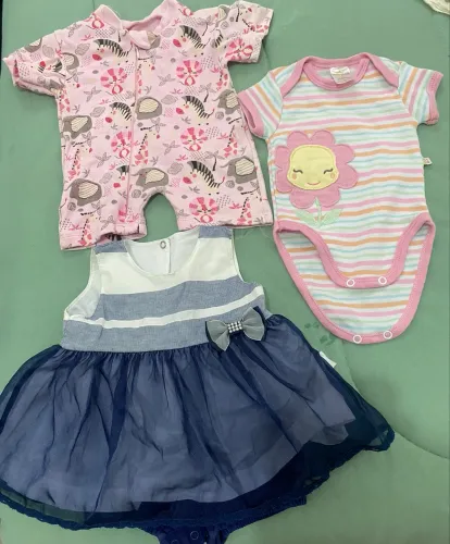 Roupas de menina para doação