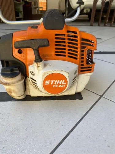Roçadeira Stihl FS 221 Profissional - Pouco Uso com NF
