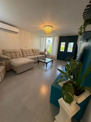 Imóvel para aluguel tem 333 metros quadrados com 4 quartos em Santa Regina - Camboriú - SC