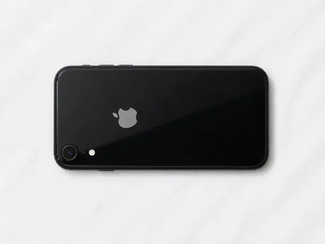 Vendo IPhone RX aceito um celular na troca e a metade em volta 