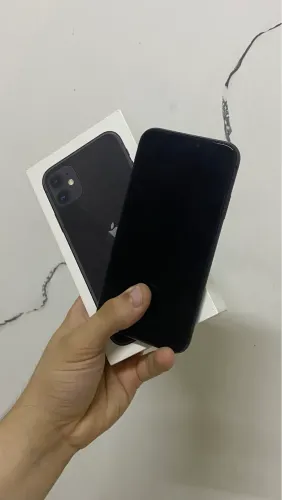 ? iPhone 11 - 64GB - Preto
