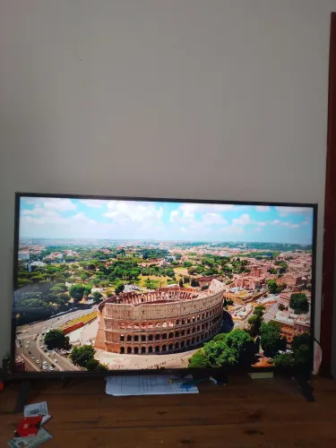 Smart TV 43" seminova 3 meses de uso na garantia