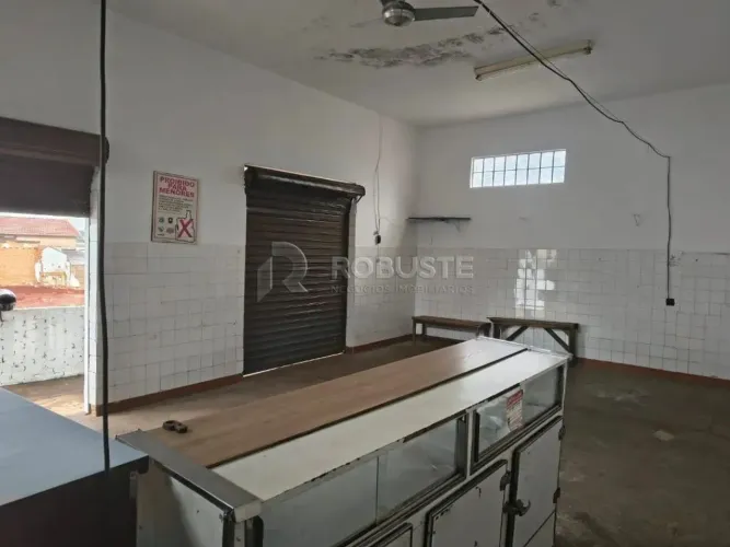 Espaço Comercial para Alugar no Centro de Botucatu | Salão com 1 Banheiro, Cozinha e Copa