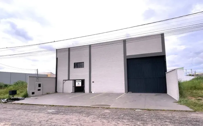 Aluga-se Prédio Comercial no Setor Parque Oeste Industrial com 330 m2