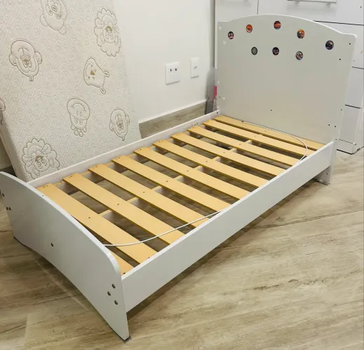 Berço Americano Infantil que vira Cama - Com colchão - Branco - Ótimo estado