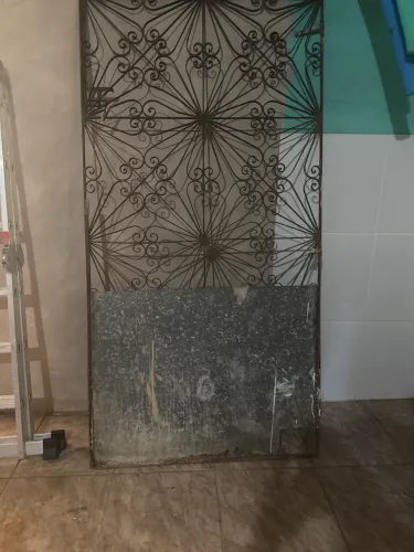 Porta de ferro
