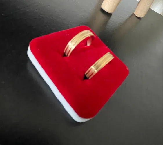 Vende-se um Par de Alianças Rommanel Banhada Ouro 18k