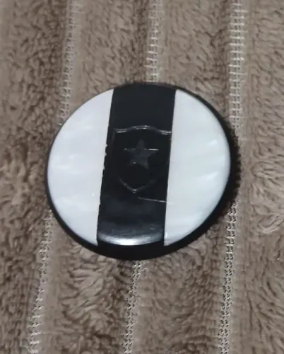 BOTÃO DO BOTAFOGO. Futebol de Mesa. Tam 3,8cm . Bertisa. Década de 80. Galalite.