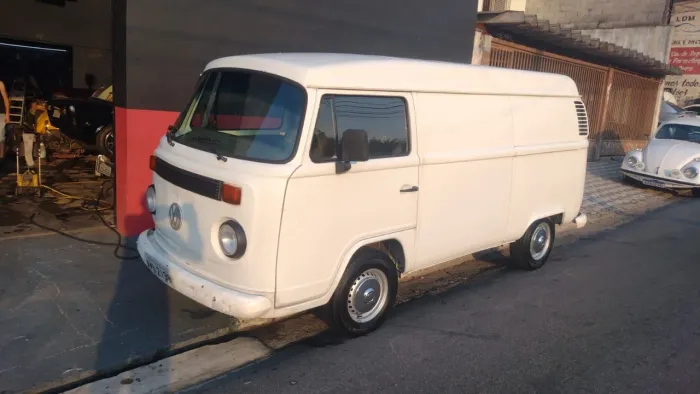 Volkswagen Kombi Furgão (álcool) 2005