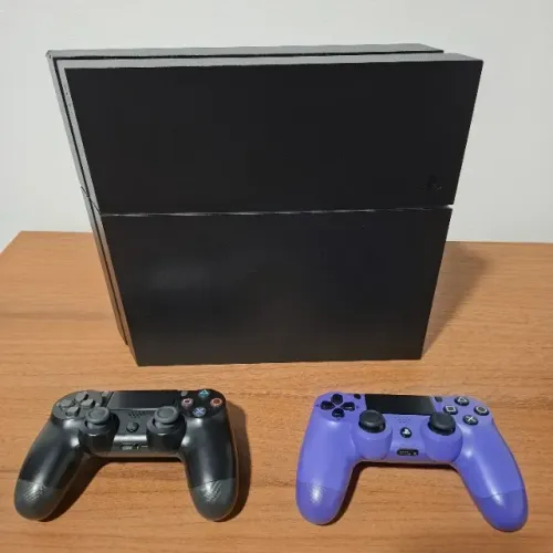 PS4 Fat + 2 Controles
