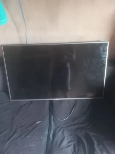 Vendo TV 42 polegadas com uma mancha preta mais da de assistir