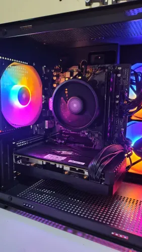 PC Gamer Ryzen 5 4500 + RX 6600XT 8GB - Roda TUDO em 1080p Ultra*