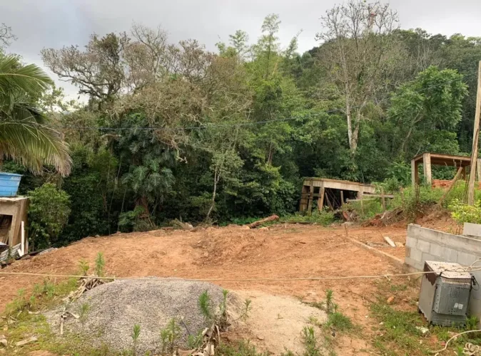 Vendo ou negocio Terreno 10x20