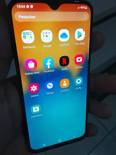 Samsung Galaxy a20 lembrando tela ainda original de fábrica vai com carregador original ok