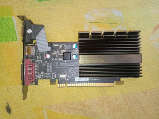 XFX ONE 1GB DDR3 HDMI DVI VGA PCI-E