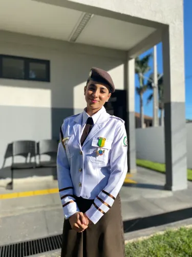 VENDE-SE UNIFORME MILITAR