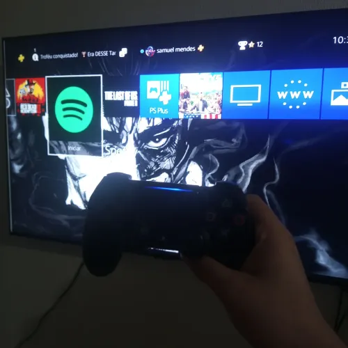 vendo ps4 slim 500GB 2 controles (1 original) mais GTA 5 e FIFA19