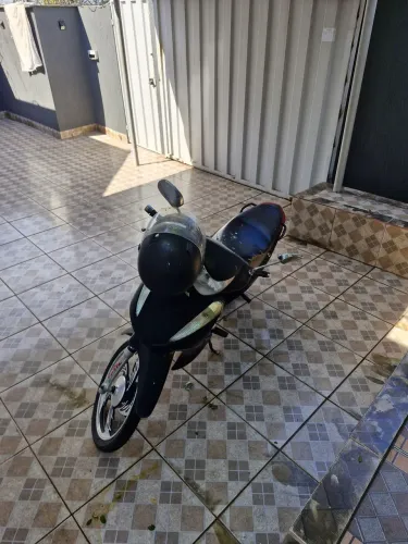 Vende-se Honda Biz 2011