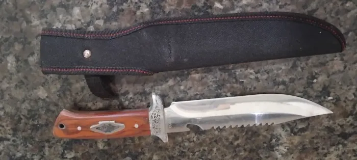 FACA DE PESCA NUNCA USADA