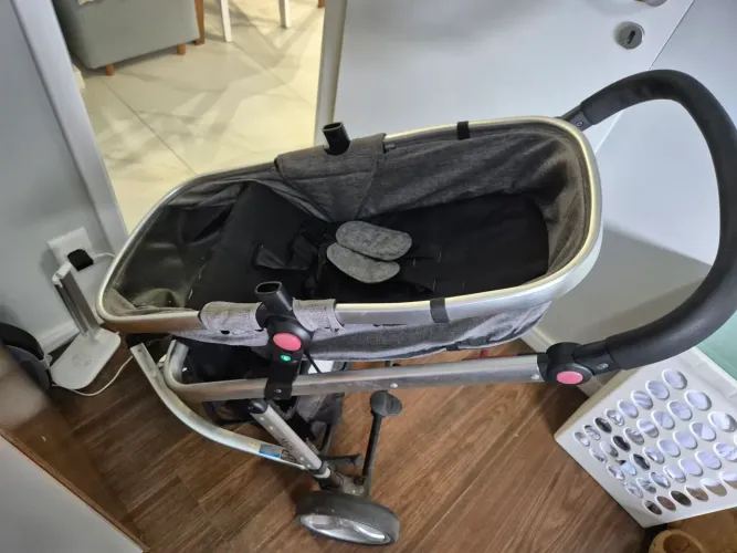 Carrinho + bebê conforto - Safety First Mobi 