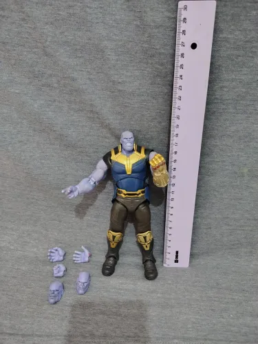 Boneco Thanos sem marcacao