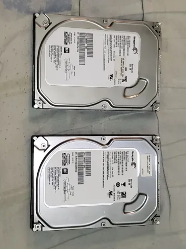 2x HDs 500gb da Seagate, funcionando tudo certo