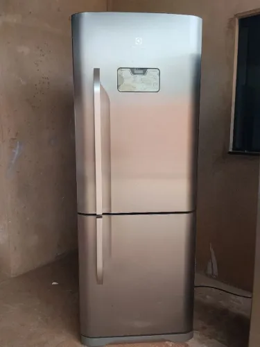 Geladeira inverse Electrolux
