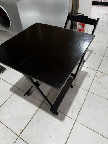 Vendo mesa e cadeira dobrável 