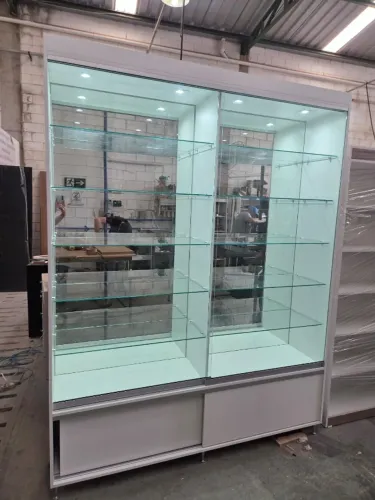 Estante expositora MDF Com porta de correr de Vidro - Catalogo completo