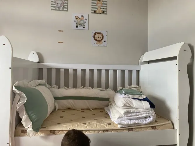 Berço vira mini cama