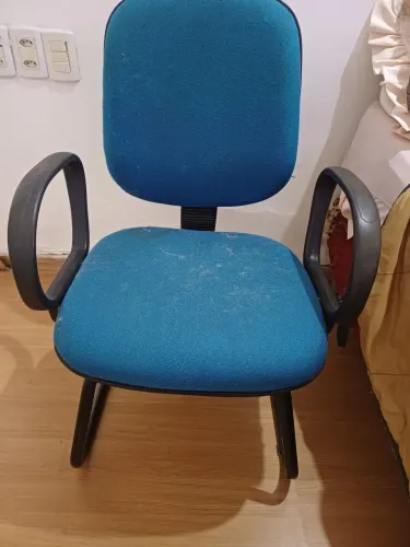 CADEIRA ESCRITÓRIO AZUL 