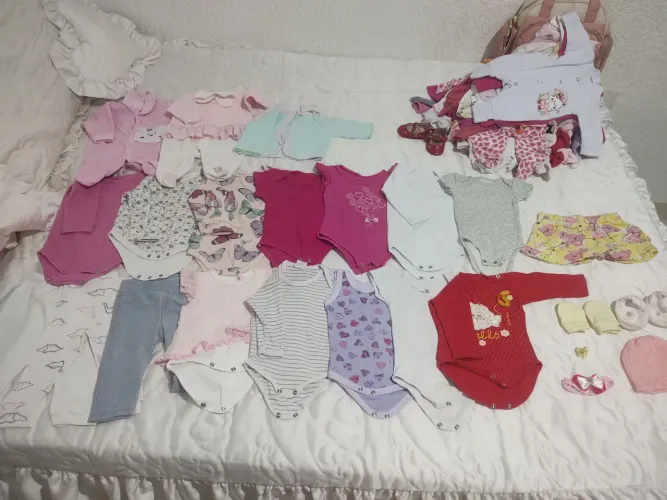 LOTINHO MENINA 0 A 3 MESES 23 PEÇAS 110,00