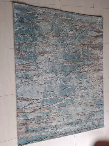 Tapete Turco semi novo em excelente estado de conservação. Medida: 1,50 x 2,00